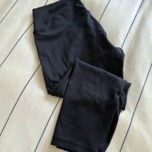 Lululemon Wunder Train High-Rise Crop 23" in black.